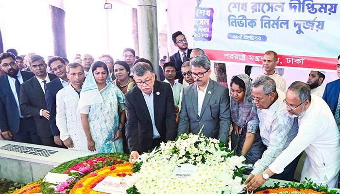 শেখ রাসেলের সমাধিতে পররাষ্ট্র প্রতিমন্ত্রীর শ্রদ্ধা নিবেদন