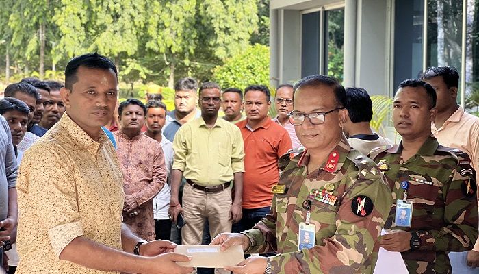 খাগড়াছড়িতে সেনা রিজিয়নের উদ্যোগে অনুদান বিতরণ