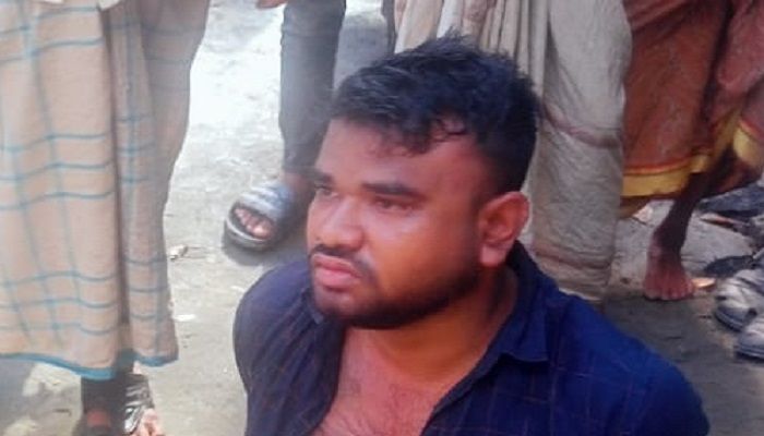 চাঁদা দাবির অভিযোগে শিক্ষককে পুলিশে দিল প্রবাসীর স্ত্রী