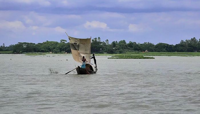 মেঘনায় ট্রলারডুবি, নিখোঁজ ৬