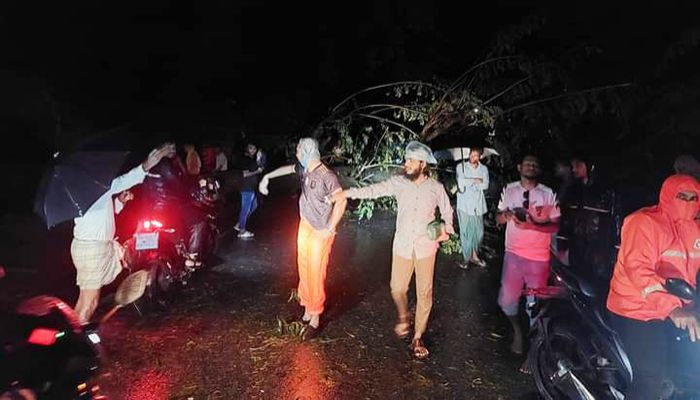 কক্সবাজারে হামুনের তাণ্ডবে দুই জনের মৃত্যু