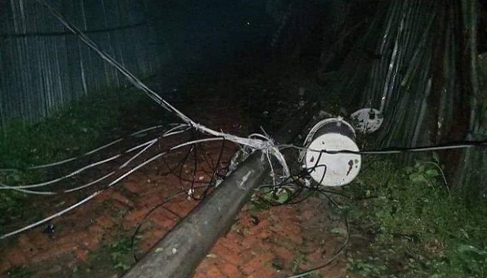 কক্সবাজারে ঘূর্ণিঝড়ে ২৫০০ হাজার ঘরবাড়ি বিধ্বস্ত, ৩ জনের মৃত্যু