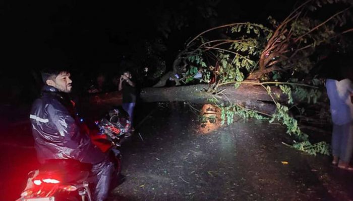 উপকূল অতিক্রমে আরও ১০ ঘণ্টা
