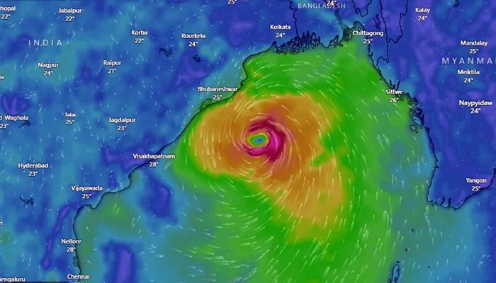 প্রবল ঘূর্ণিঝড়ে রূপ নিয়েছে ‘হামুন’, আঘাত হানবে কাল