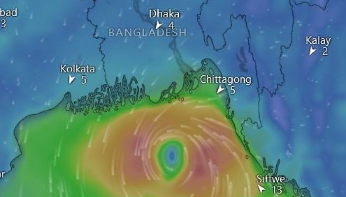 কক্সবাজার অতিক্রম করছে ঘূর্ণিঝড় হামুন
