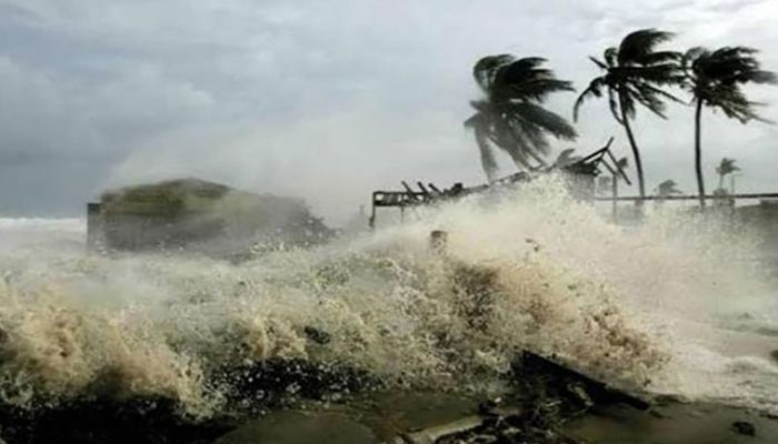 যেসব জেলায় আঘাত হানবে ঘূর্ণিঝড় ‘হামুন’
