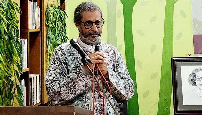 কবি জহিরুলকে ঘিরে ঢাকায় ভক্তদের ভিড়