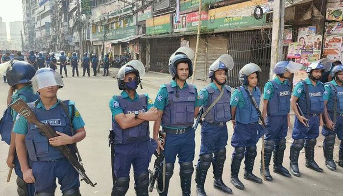 বিএনপি কার্যালয়ে তালা, পুলিশের সশস্ত্র অবস্থান