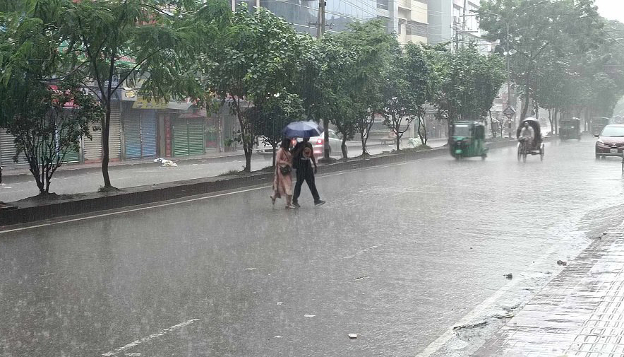 শরতে বর্ষার রূপ আর কবে দেখা গিয়েছিল