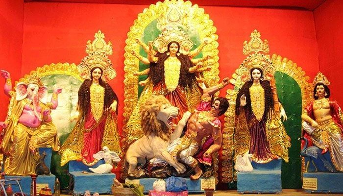 শক্তি নিয়ে এলো দুর্গা, মহাসপ্তমী আজ 