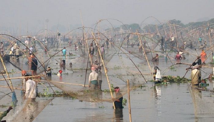 বাউত উৎসবে হাজারো সৌখিন মৎস্য শিকারি