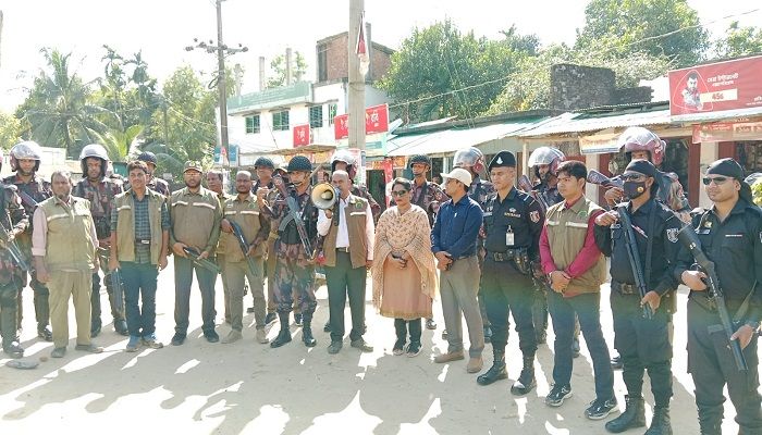 কক্সবাজারে বনভূমি জবরদখলকারীর আস্তানায় প্রশাসনের যৌথ অভিযান
