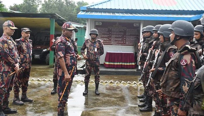 বাংলাদেশ-মিয়ানমার সীমান্ত পরিদর্শন করলেন বিজিবি প্রধান