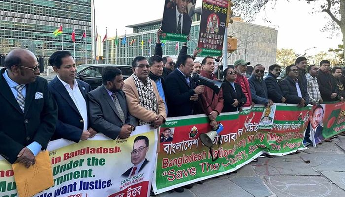 তফসিল প্রত্যাখ্যান করে জাতিসংঘের সামনে বিএনপির বিক্ষোভ