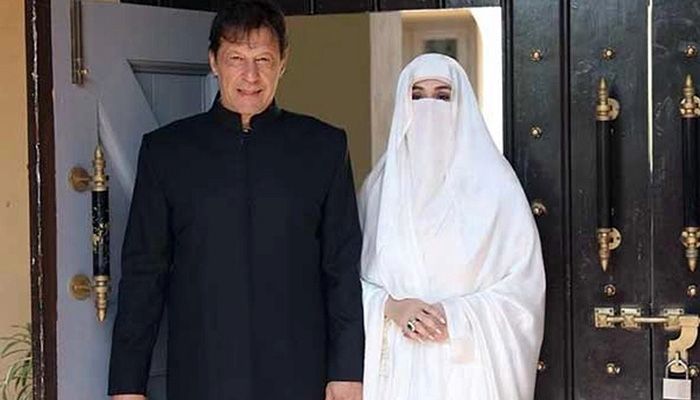 পাকিস্তানের সাবেক প্রধানমন্ত্রী ইমরান খান এবং তার স্ত্রী বুশরা বিবি। ছবি: সংগৃহীত