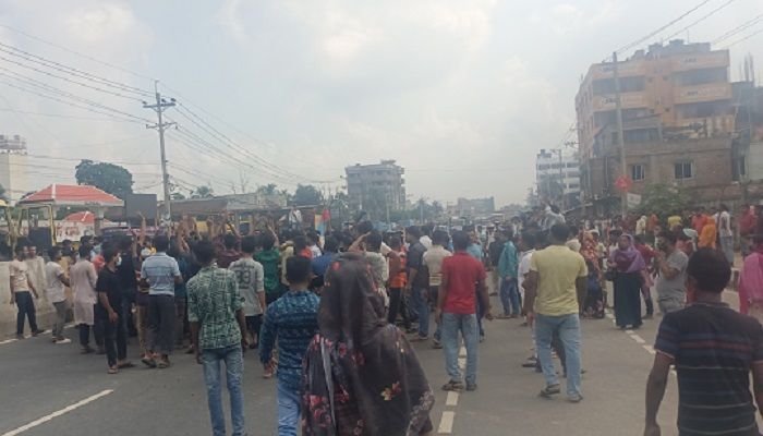 গাজীপুরে শ্রমিক-পুলিশ সংঘর্ষে আহত ২০