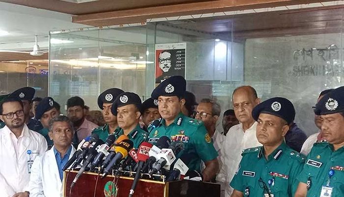 বিএনপি কার্যালয়ে নিজেরাই তালা দিয়েছে, দাবি ডিএমপির