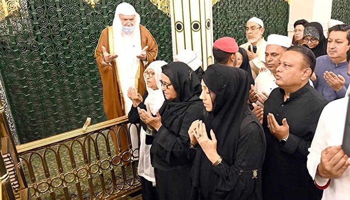 মহানবীর রওজা মোবারক জিয়ারত করলেন প্রধানমন্ত্রী