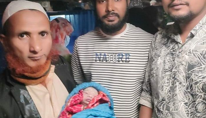 চলন্ত ট্রেনে সন্তান প্রসব