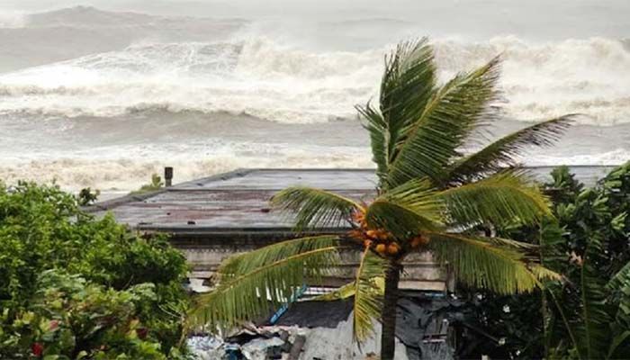 ঘূর্ণিঝড় ‘মিধিলি’: গাছের ডাল ভেঙে দুইজনের মৃত্যু
