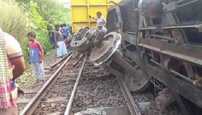 সাড়ে ৫ ঘণ্টা পর সারাদেশের সঙ্গে উত্তরাঞ্চলে ট্রেন চলাচল স্বাভাবিক