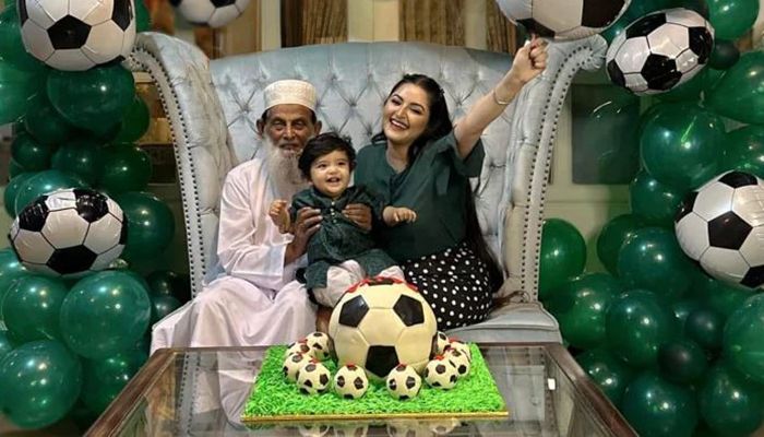 পরীমণির নানাভাই মারা গেছেন