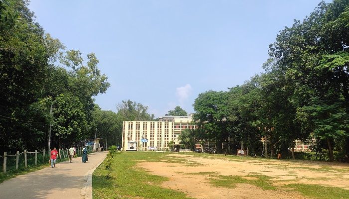 কলেজ ক্যাম্পাসে মোবাইল ব্যবহার ঠেকাতে নোটিস জারি