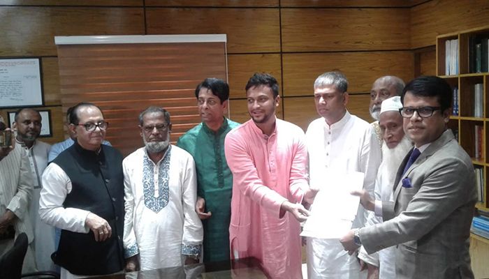 মনোনয়নপত্র দাখিল করলেন সাকিব