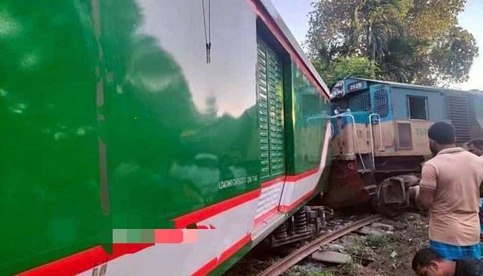 কিশোরগঞ্জে ট্রেনের বগি লাইনচ্যুত
