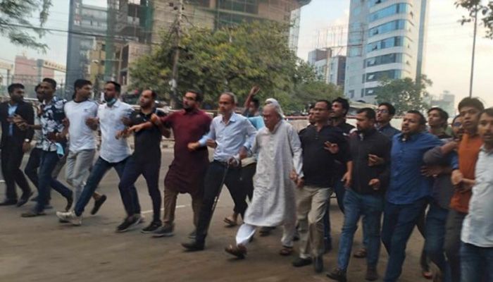 রিজভীর নেতৃত্বে রাজধানীতে বিএনপির বিক্ষোভ মিছিল