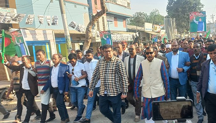 লালমনিরহাটে সমাজকল্যাণ মন্ত্রীর নেতৃত্বে বিজয় শোভাযাত্রা 