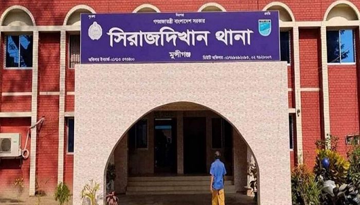 মুন্সীগঞ্জে দেশীয় অস্ত্রসহ ৮ ডাকাত আটক