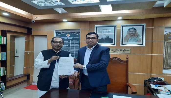 রাজশাহী-৫ আসনে মনোনয়নপত্র জমা দিলেন আব্দুল ওয়াদুদ