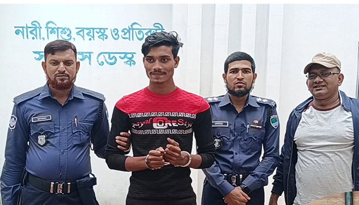 ঝিনাইদহে দেশীয় অস্ত্রসহ যুবক আটক