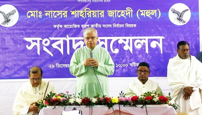 নৌকা প্রার্থীর বিরুদ্ধে অভিযোগ এনে স্বতন্ত্র প্রার্থী মহুলের সংবাদ সম্মেলন