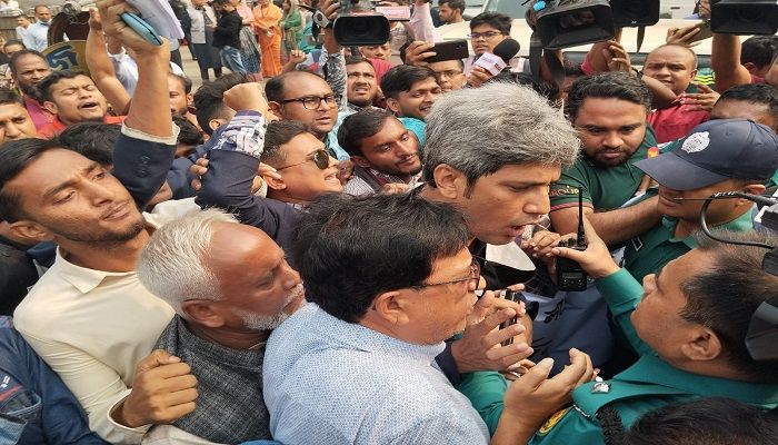গণতন্ত্র মঞ্চের গণসংযোগে পুলিশের বাধা ও হামলার অভিযোগ