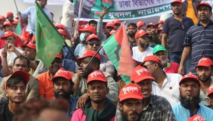 গ্রেপ্তার এড়িয়ে বড় জমায়েতে চোখ বিএনপির