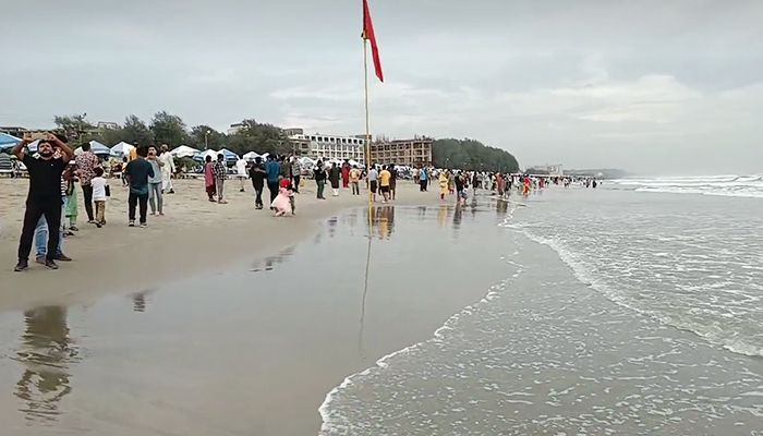 কক্সবাজার সমুদ্রসৈকত থেকে স্বামী-স্ত্রীর মরদেহ উদ্ধার 