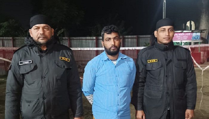 গাইবান্ধায় মদসহ যুবলীগ নেতা আটক