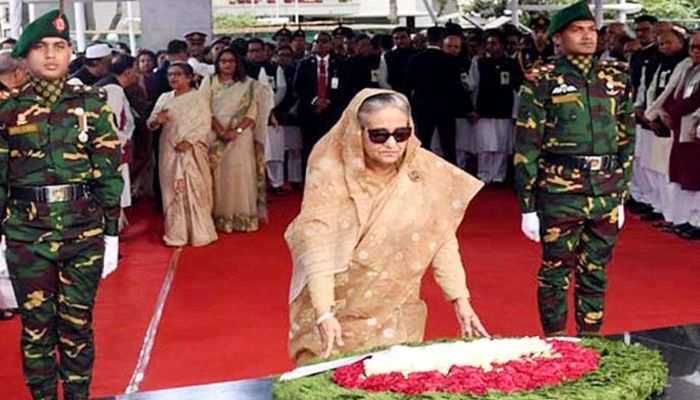 টুঙ্গিপাড়ায় বঙ্গবন্ধুর সমাধিতে প্রধানমন্ত্রীর শ্রদ্ধা নিবেদন