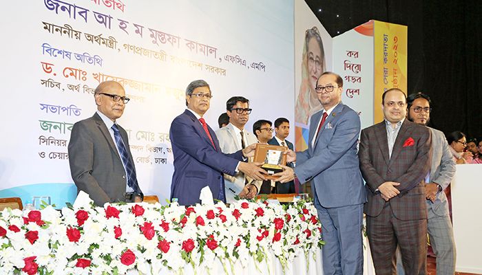 শীর্ষ করদাতার সম্মাননা পেল ইসলামী ব্যাংক