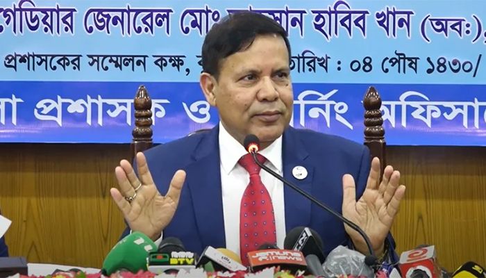 সাংবাদিকের ক্যামেরা ভাঙলে জেল: ইসি