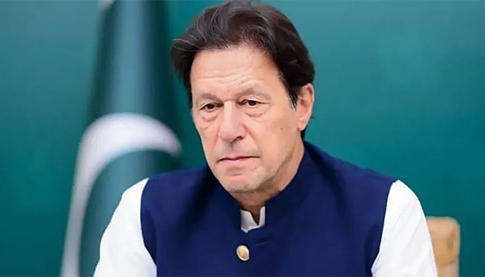 নির্বাচনে বড় দুঃসংবাদ পেল ইমরান খানের দল