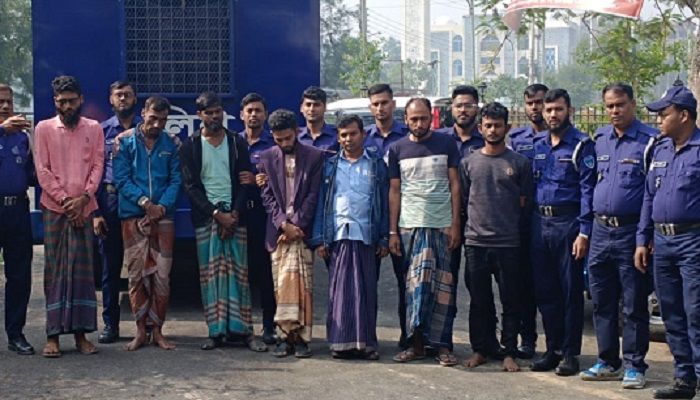 নৈশপ্রহরীকে হত্যা করে স্বর্ণ লুট, গ্রেপ্তার ৭
