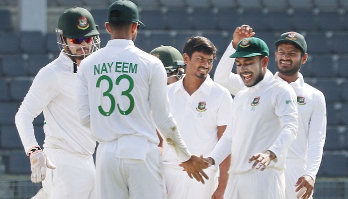 ব্যাটিং ধসে নিউজিল্যান্ড 