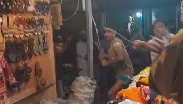 কোম্পানীগঞ্জে অস্ত্র নিয়ে দোকানে হামলা, ভিডিও ভাইরাল