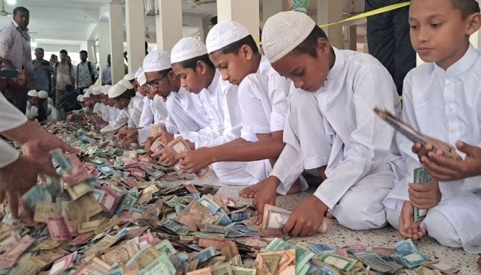 পাগলা মসজিদের দানবাক্সে ২৩ বস্তা টাকা, চলছে গণনা