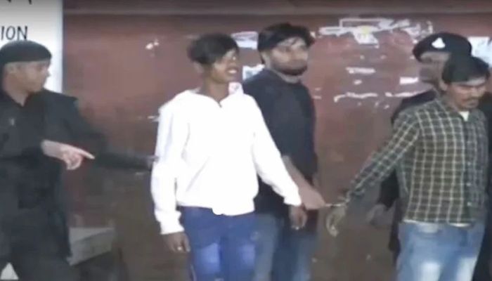 ট্রেনে নাশকতাকারী সন্দেহে ৯ জন আটক