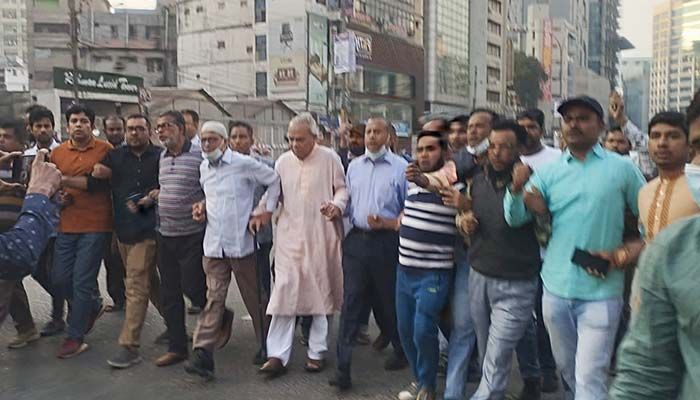 রাজধানীতে রিজভীর নেতৃত্বে মিছিল