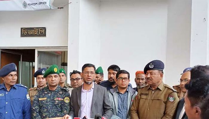 ঝুঁকি এড়াতে কয়েকটি ট্রেন বন্ধ, ২৭০০ আনসার নিয়োগ